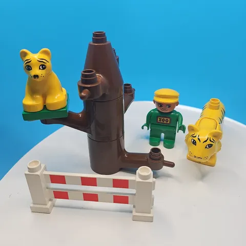 Vintage Lego Duplo Zoo Safari Lot Tiger And Baby-Zoo Keeper-Tree-missing Leaves 