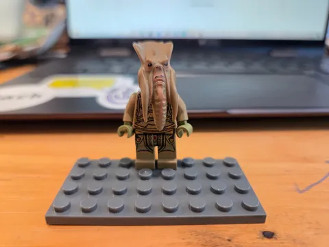 lego poggle the lesser star wars pre-owned minifigure great condition