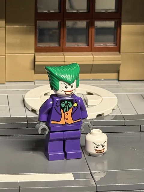 Batman 1 2006 Joker Custom Minifigure w alt face *No hair included* Bat005