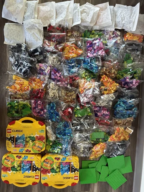 huge new lego Brand lot 7009 pcs all sealed.