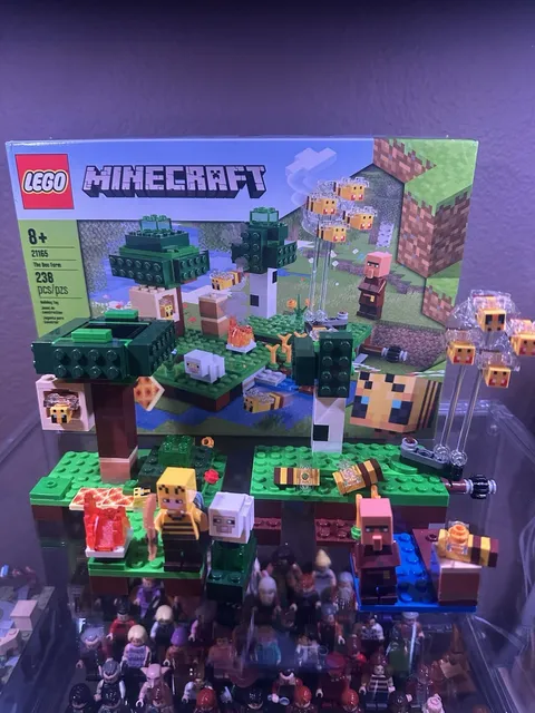LEGO Minecraft: The Bee Farm (21165) Near Complete With Box