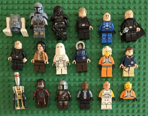 LEGO STAR WARS Bulk Lot Of Minifigures, Parts, Helmets, Weapons And Accessories