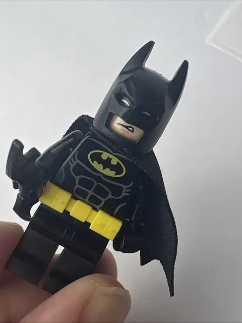 LEGO Batman Minifigure Head Type 3 sh0329 Super Heroes DC CMF Retired HTF
