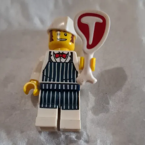LEGO Chef/Butcher Minifigure Blue Striped Apron White Hat White Legs Meat