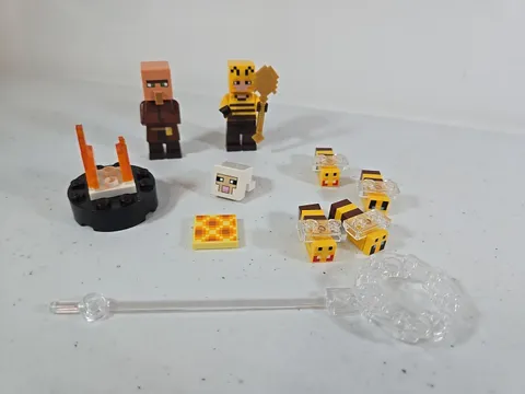 LEGO Minifigs From Minecraft Bee Farm Set 21165 Retired