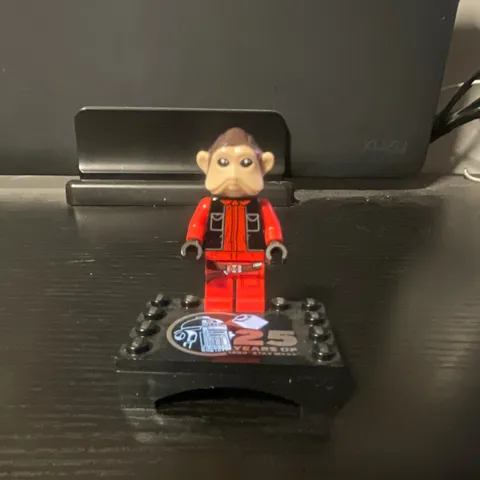 LEGO Star Wars 25th Anniversary Nien Nunb Minifigure sw0532 w/ Stand