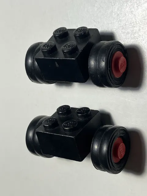 3137c02 Brick Specialty 2 x 2 with Dually Wheels, Modified Red for Tire