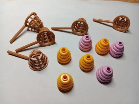 LEGO LOT 7 MINIFIGURE UTENSIL BEEHIVES AND 5 BEE MESHED NETS