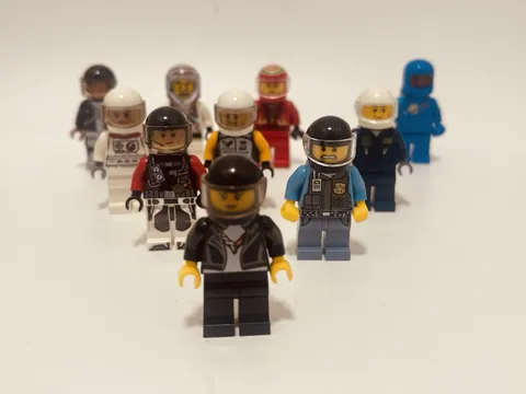Lego minifigures With Helmets Lot Of 10
