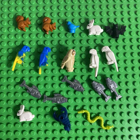 Lego Animal Minifigures Lot Of 18 Parrots, Squirrel, Bunny, Fish, Owl, Scorpion