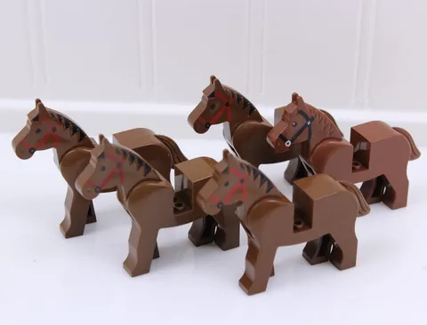 Lot of 5 Vintage LEGO Reddish Brown Horse Figures 4493c01pb01 & 4493c01pb05