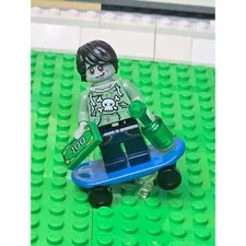 LEGO Zombie Skate Boarder Minifigure - Col227