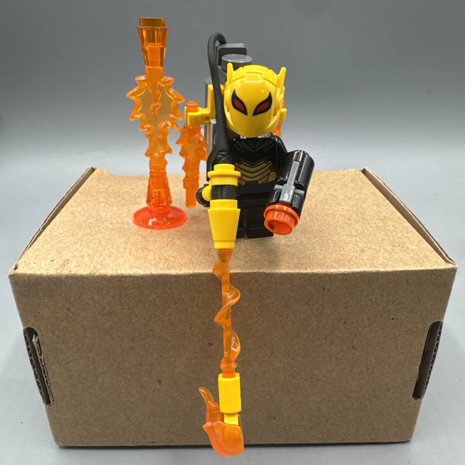 LEGO DC Super Heroes Minifigure SH0551 Firefly With Stand And Blaster (READ)