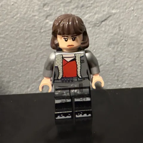 LEGO Qi’Ra Star Wars torso back misprint with Yoda’s back print.