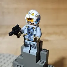LEGO Plastic Star Wars Rebel Pilot Minifigure w/ Blaster Accessory