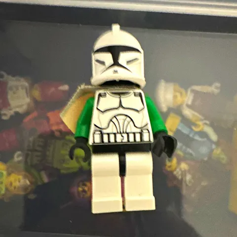 LEGO Star Wars Clone Trooper Minifigure White Armor Green Arms Cape