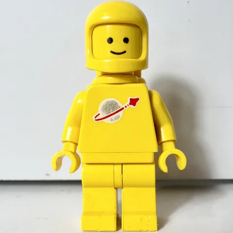 LEGO Classic Space Spaceman Minifigure Yellow Astronaut w/ Airtanks Backpack
