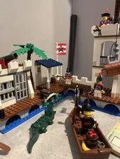 LEGO 2009 Pirates Bulk Lot: Lego 6240, 6241, 6242, 6253. Pirates mini figures.