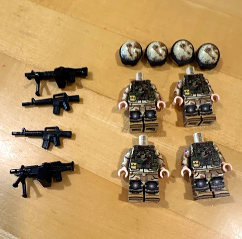 The minifig co Lego Ranger bodies and weapons