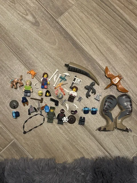 LEGO Minifigure - Figure Lot Heads Weapon Accessories Lot Loose Rare Scooby Doo