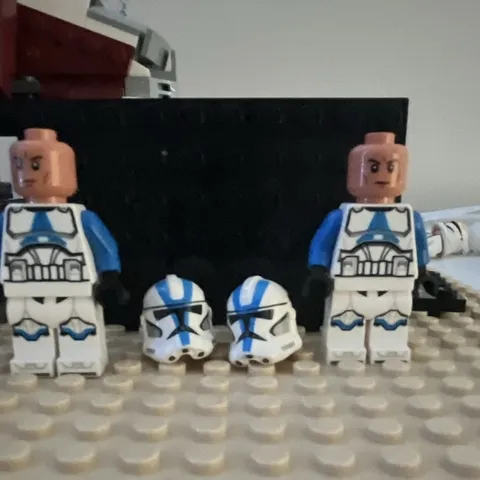 LEGO Star Wars Clone Trooper Minifigures Lot 2 Figures 2 Helmets Clone Wars