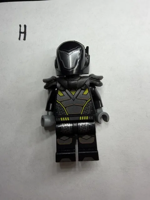 LEGO CMF Series 19 - Galactic Bounty Hunter (col352) Retired Minifigure