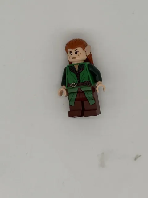 LEGO Tauriel Minifigure Dark Green and Dark Brown Outfit With LOR034 (Damaged)
