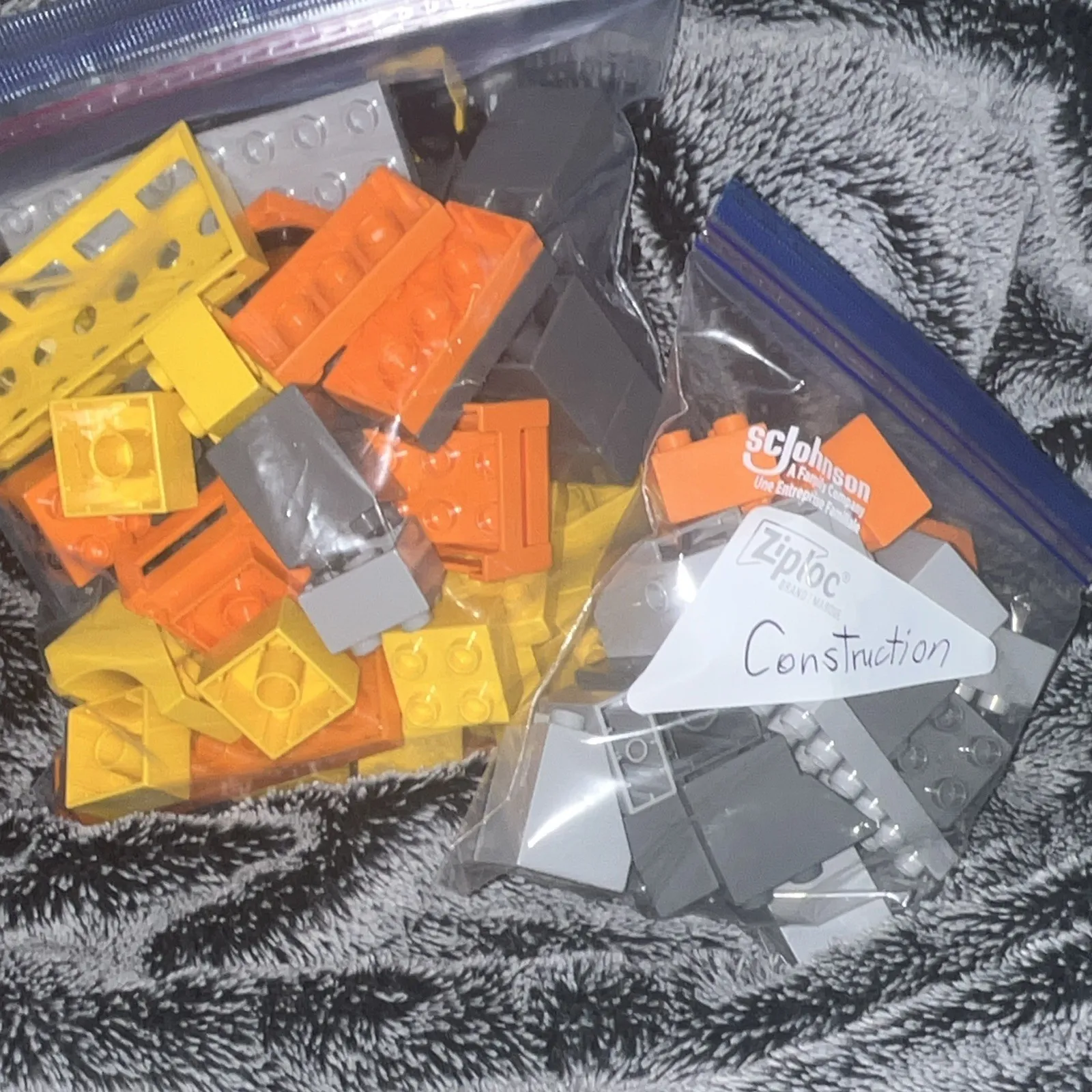 LEGO Construction Bulk Lot Bricks & Pieces /People Orange Yellow Gray 
