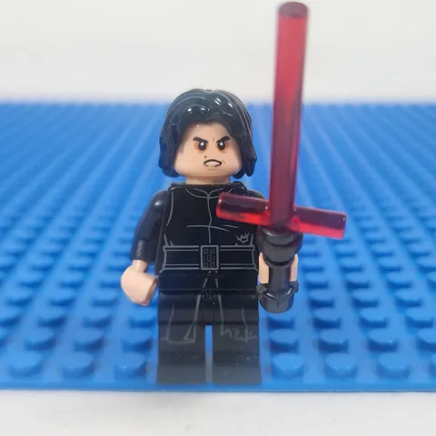 LEGO Star Wars Kylo Ren Minifigure Tattered Robe Scar 75236 sw1006