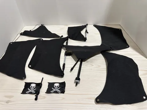 Lego Pirates Of The Carribean The Black Pearl 7 Sails 4184 And 2 Flags + Parts