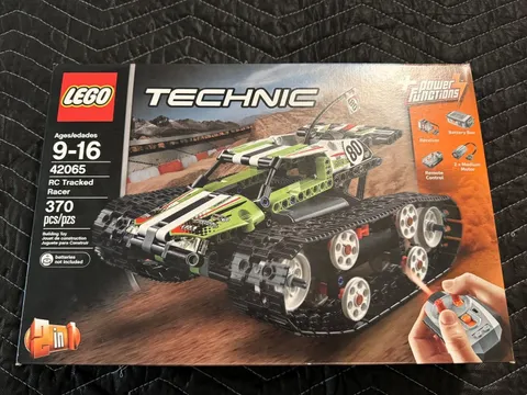 LEGO TECHNIC: RC Tracked Racer NEW (42065)