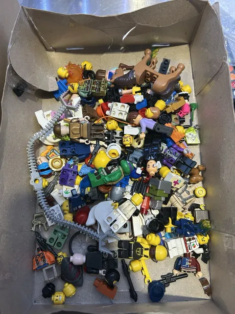 LEGO Bulk Lot Damaged / Unbranded Minifigure Parts READ DESCRIPTION #6