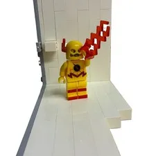 LEGO DC The Flash Minifigure Yellow Suit with Red Lightning Bolt Accessory