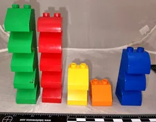 Lego DUPLO Lot of 16 Slope & Flat Slant Bricks Multicolor Red Green Blue Yellow