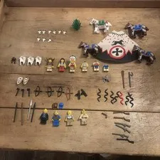 Lego 6746 & others Indians Minifigures Lot + Accessories, Horses 