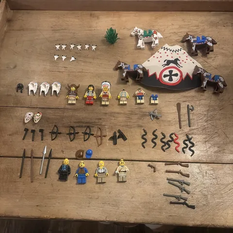 Lego 6746 & others Indians Minifigures Lot + Accessories, Horses 