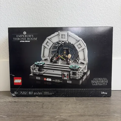 LEGO Star Wars: Emperor's Throne Room Diorama (75352)