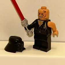 LEGO Star Wars Battle Damaged Anakin sw0283 Darth Vader Helmet + Red Lightsaber