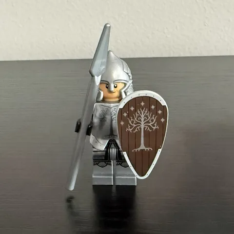 Lego Lord of the Rings Gondor Soldier minifigure from Minas Tirith 11377