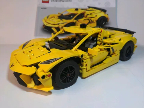 LEGO TECHNIC: Chevrolet Corvette Stingray (42205)