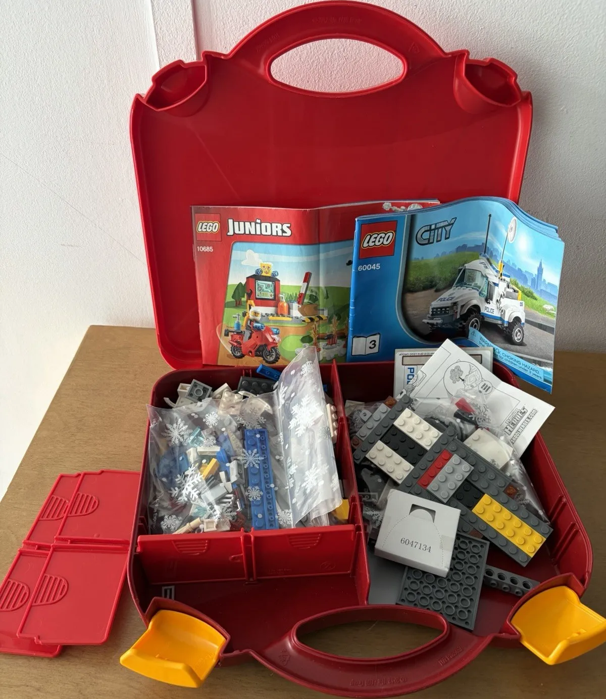 LEGO Red Carrying Storage Case w/ Handle, Pieces & Booklets 60045 10685