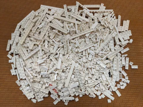 LEGO 700pcs White Small Mix Bulk Lot Tiles Plates 1x1 1x2 Detail Finishing 1x6