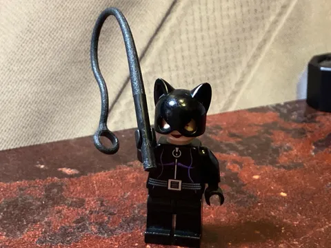 LEGO DC Batman: Minifigure Cat Woman bat003 2006 From Set #7779 With Whip Weapon