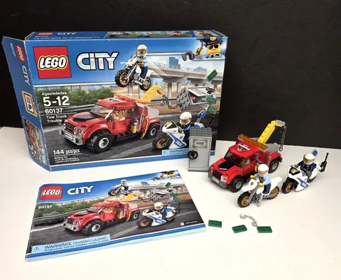 LEGO City 60137 Police Tow Truck Trouble Motorcycle w/Manual Box Retired