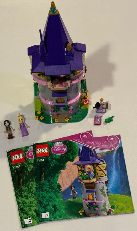 LEGO Disney 41054 Rapunzel's Creativity Tower COMPLETE w/ Minifigs & Manual