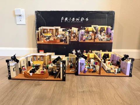 LEGO Icons: The Friends Apartments (10292)
