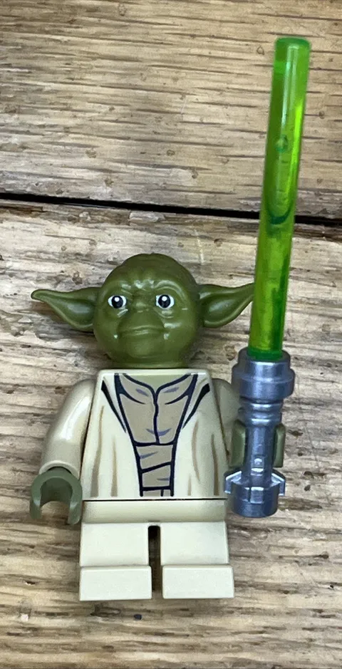 Lego Star Wars mini figure Yoda with light saber set 75017-1 mint
