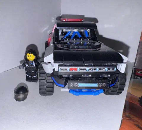 LEGO Speed Champions 76905 Ford GT Heritage & Bronco R 660pc w/ Minifig
