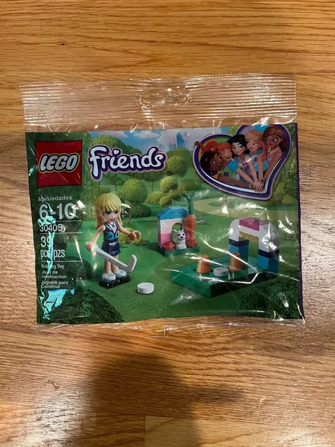 LEGO Friends 30405 Stephanie's Hockey Practice  NEW
