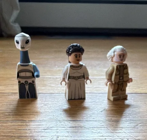 LEGO 3 minifigures Star Wars lot  two from the republic base